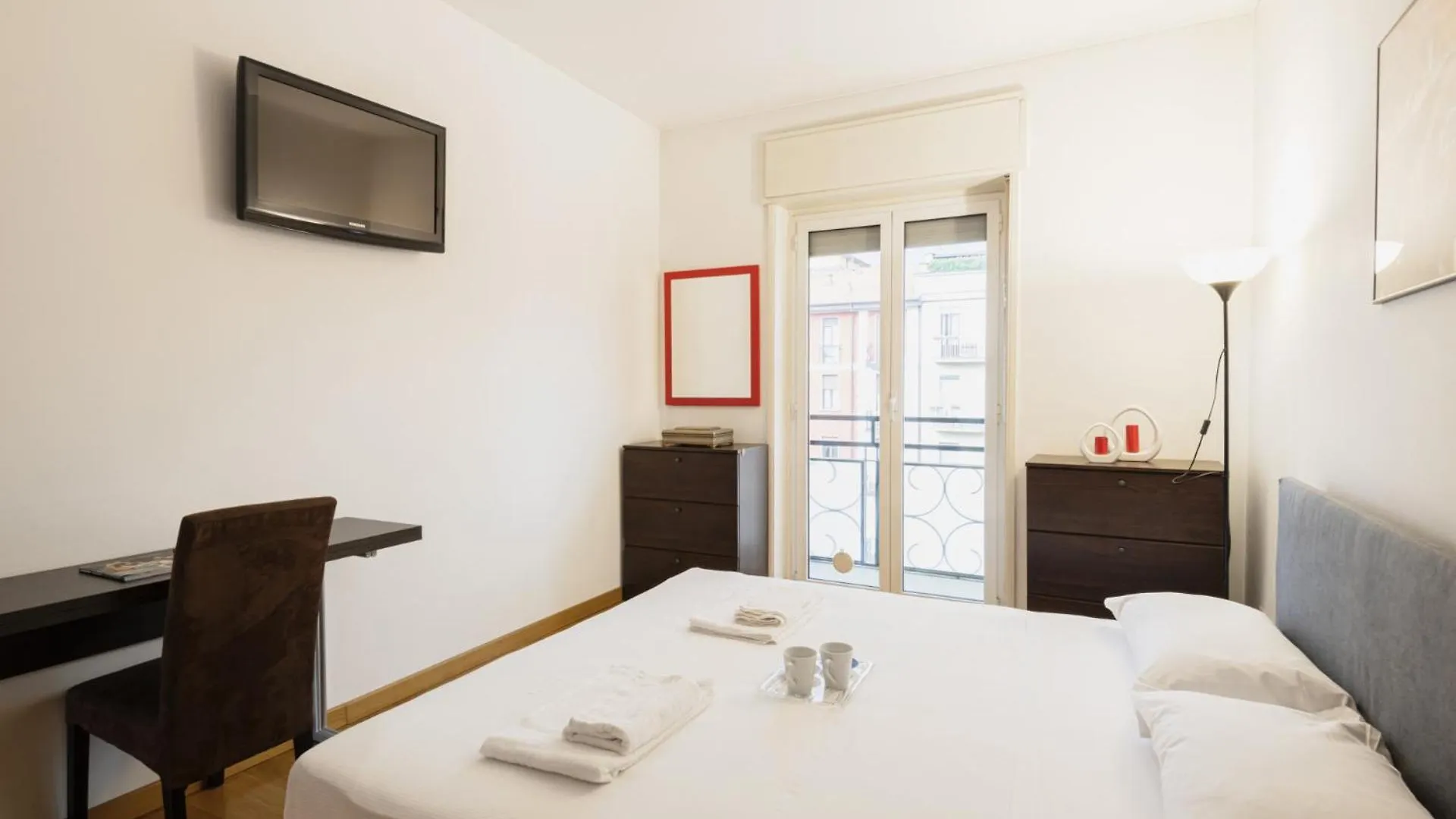 Easylife - Elegante Appartamento In Solari Milan Apartment